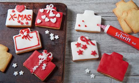 Kekse kunstvoll verziert und verpackt als Geschenk