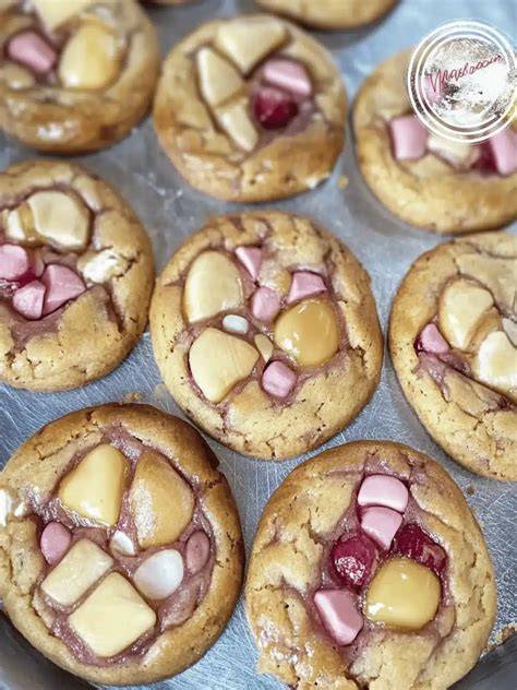 Kekse mit Erdbeer-weiße Schokolade Proteinpulver