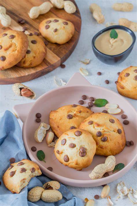 Keksteller mit Erdnussmus Cookies, Schokolade und Dekoration