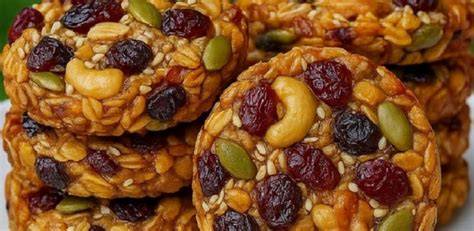 Kernige Haferkekse mit Trockenfrüchten