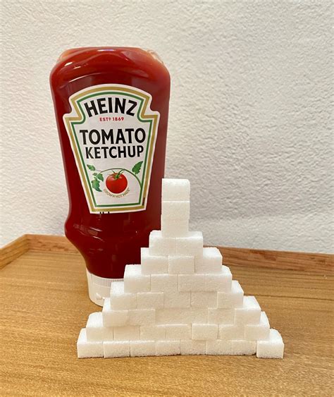 Ketchup und Zuckerwürfel: Mengenvergleich