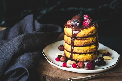 Keto-Pancakes mit Beeren