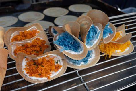 Khanom Buang - knusprige thailändische Crêpes mit süßer Füllung