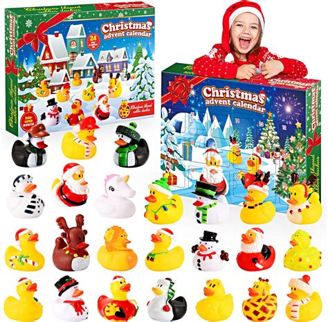 Kinder Adventskalender im Supermarktregal an Weihnachten
