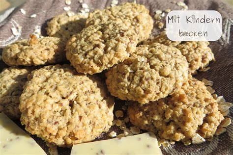 Kinder backen Haferkekse gemeinsam