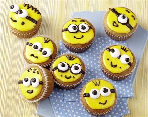 Kinder gestalten zusammen Minion Muffins