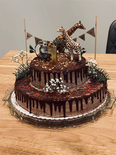 Kindergeburtstag mit Safari-Torte und passender Tischdeko