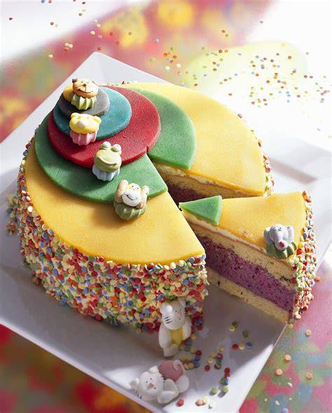 Kindergeburtstagstorte Froschkönig mit Marzipan-Details