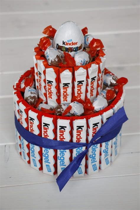 Kinderriegel-Torte als Geburtstagskuchen dekoriert