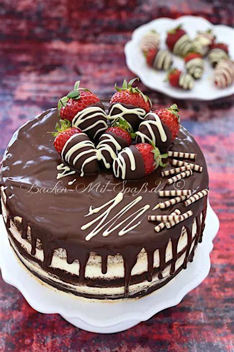 Kinderschokolade Torte mit Mascarpone-Creme und Erdbeeren