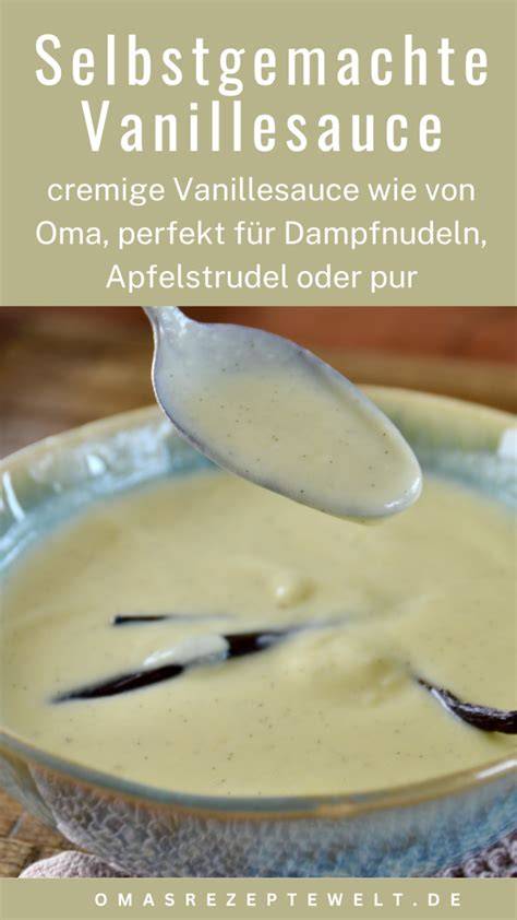 Kirchenplotzer mit frisch aufgegossener Vanillesauce auf Omas Porzellan