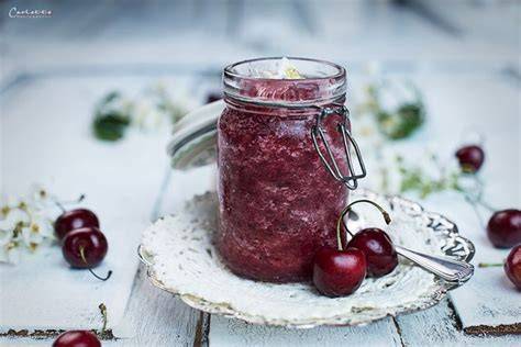 Kirsch Slush Eis mit frischen Kirschen