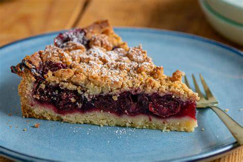 Kirsch Streuselkuchen mit Kirschen frisch und aus dem Glas