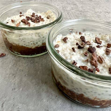 Kirsch-Hüttenkäse-Dessert mit Chiasamen