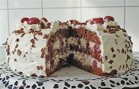 Kirsch-Käsetorte mit QimiQ aufgeschnitten