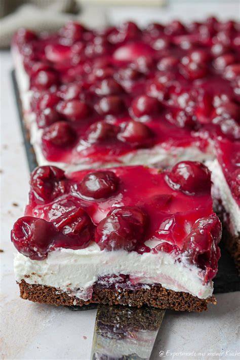 Kirsch-Quark-Kuchen mit Schokokeksboden