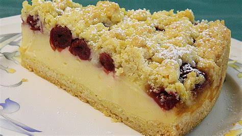 Kirsch-Streuselkuchen mit Pudding aus Thüringen