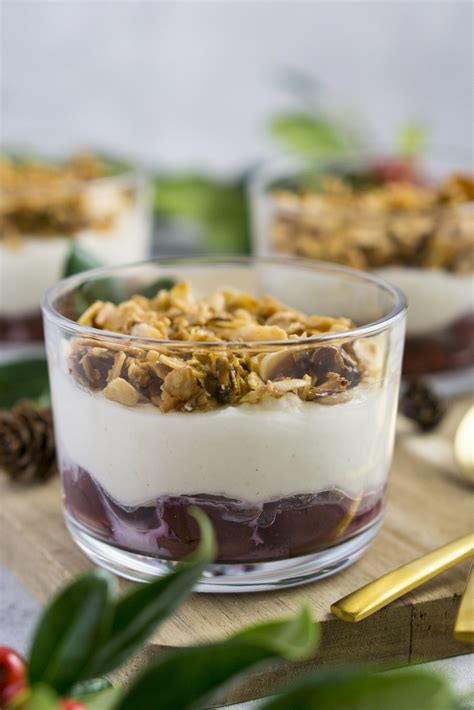 Kirsch-Zimt Dessert mit Mandelkruste im Glas