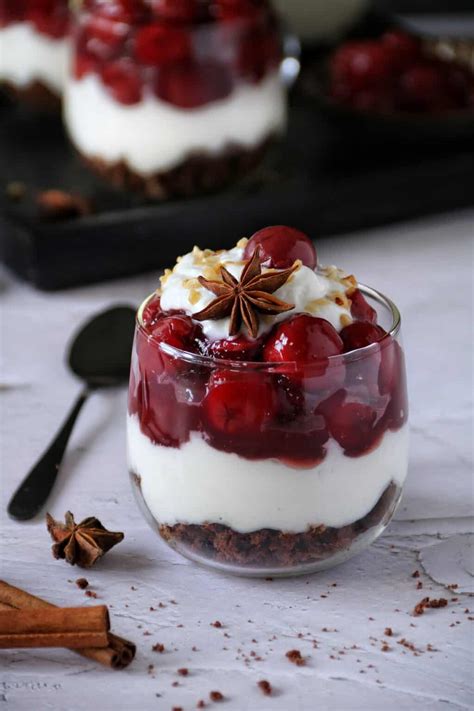 Kirschen Desserts im Glas