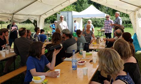 Kirschenpicknick der Oberschicht (symbolisch)