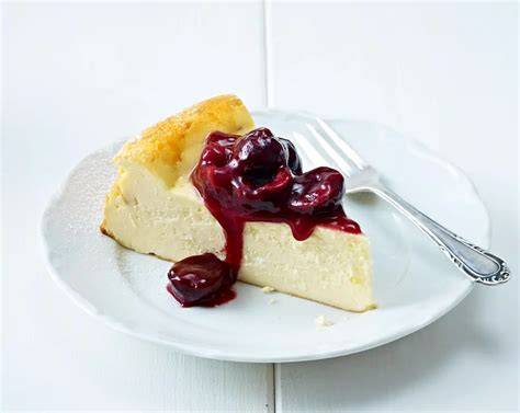 Kirschkompott auf Käsekuchen
