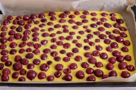 Kirschkuchen auf Backblech mit Ölteig