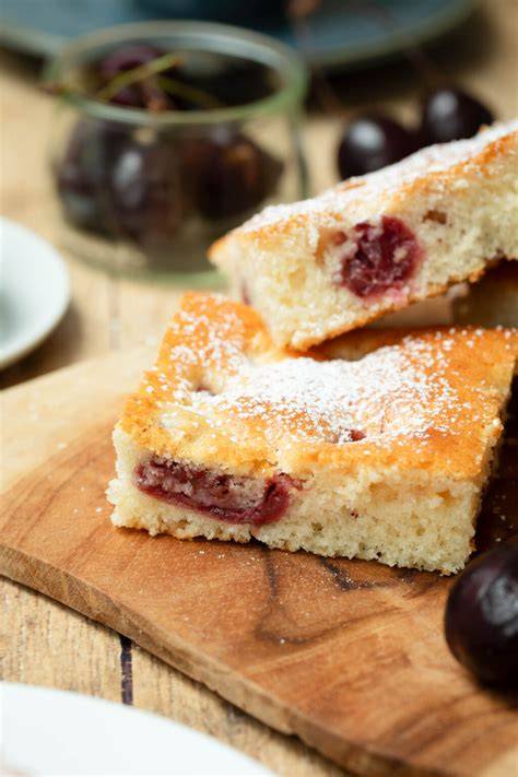 Kirschkuchen mit Joghurt, fruchtig und saftig