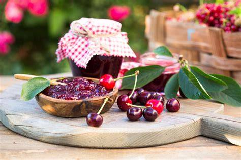 Kirschmarmelade im Glas - Typische Abfüll- und Lagerungssituation
