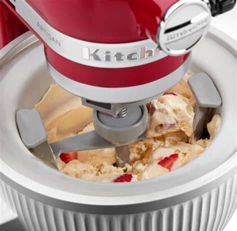 KitchenAid Eismaschine im Einsatz: Aufsatz auf KitchenAid Küchenmaschine