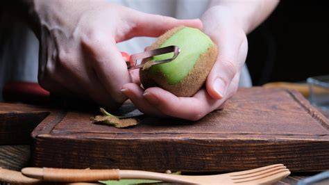 Kiwi schneiden und schälen - Küchentipp