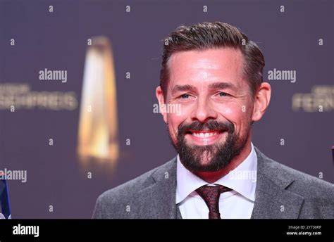 Klaas Heufer-Umlauf als Moderator und Musiker