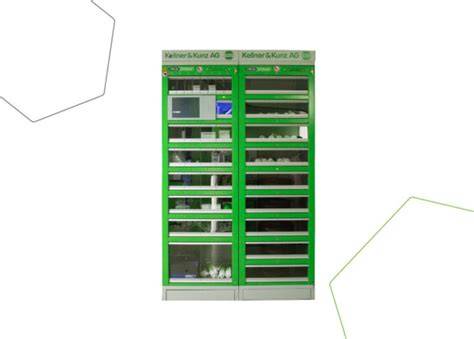 Klappenautomat befüllt mit Honiggläsern und Imkereiprodukten