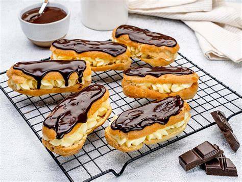 Klassische Eclairs und Ableitung zum Kuchen