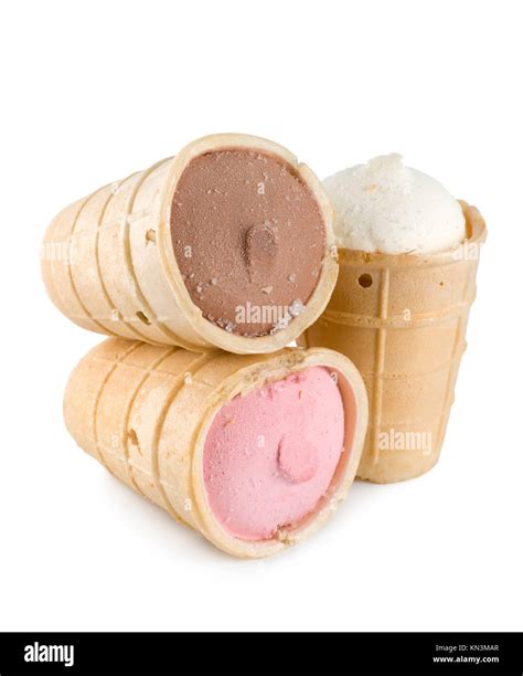 Klassische Eissorten: Schokolade, Erdbeere, Vanille und Nicecream