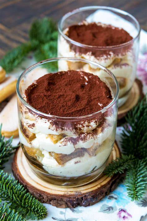 Klassische Kreuzworträtsel-Lösung mit dem Fokus auf das Dessert „Tiramisu“