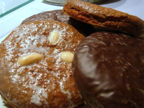 Klassische Lebkuchen und typische Zutaten
