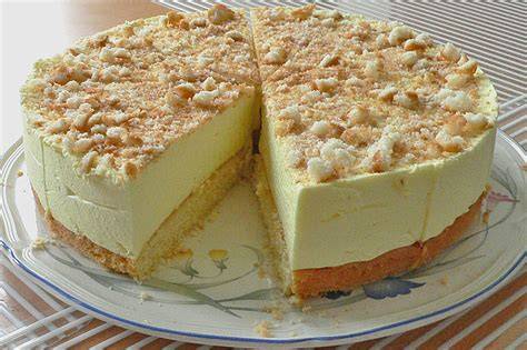 Klassische Philadelphia-Torte mit Butterkeksboden und fruchtigem Topping