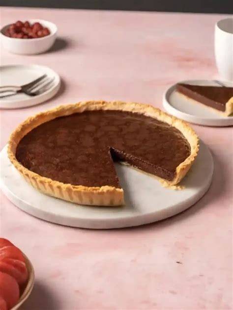 Klassische Tarte au Chocolat: Ursprung und moderne Variationen
