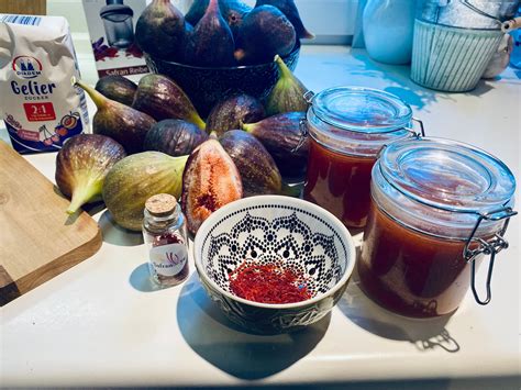 Klassische persische Feigenmarmelade mit Safran und Vanille