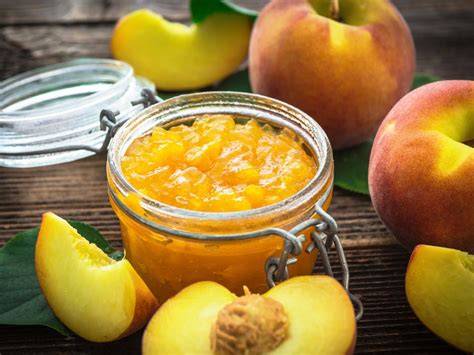 Klassische sommerliche Tortenfüllungen - Mango, Kirsche, Pfirsich, Ananas