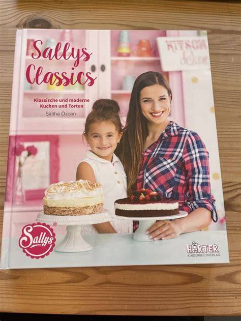 Klassische und moderne Torten auf einer Festtafel