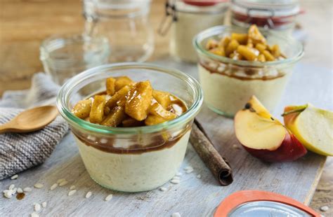 Klassische vegane Dessert-Variationen: Grießbrei, Milchreis und Mousse im Glas