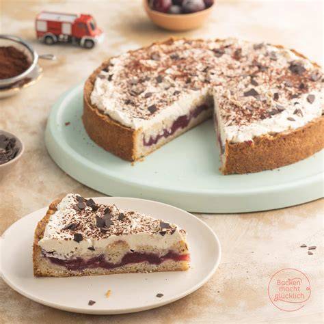 Klassischer Feuerwehrkuchen: Kirsch-Streusel mit Sahnehaube