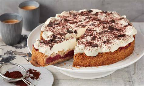 Klassischer Feuerwehrkuchen auf einer Kaffeetafel