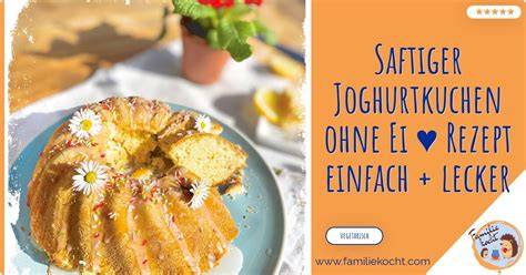Klassischer Joghurtkuchen ohne Ei auf einer Kuchenplatte, daneben Zutaten