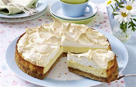 Klassischer Käsekuchen mit Baiserhaube
