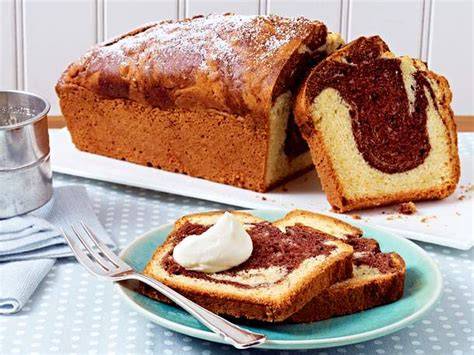 Klassischer Marmorkuchen mit Marmor-Effekt