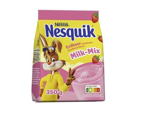 Klassisches Nesquik-Pulver und Einsatzmöglichkeiten in einer Frühstücksszene
