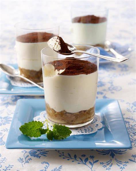 Klassisches Tiramisu im Glas geschichtet