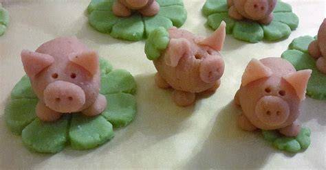 Kleeblatt aus Marzipan für Glücksschwein